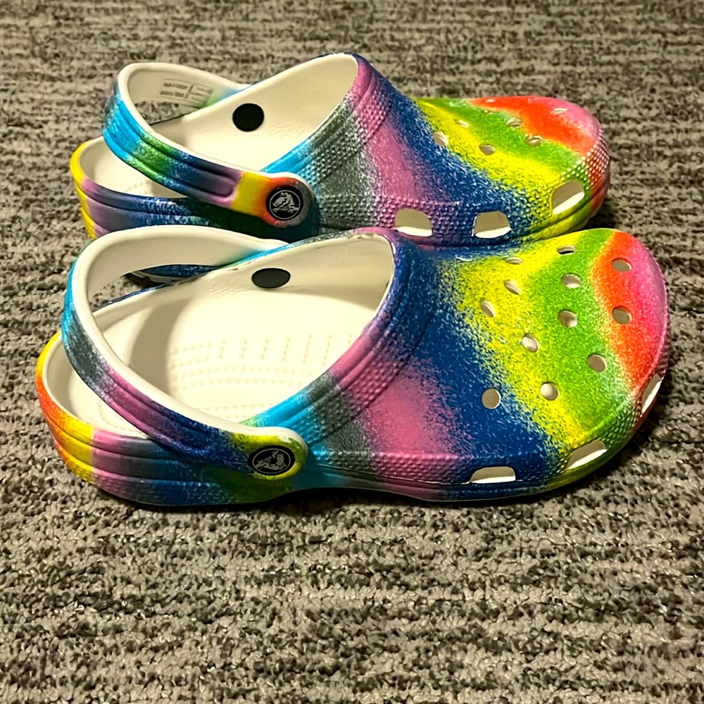 Girls Crocs - Picture 2 of 5